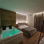 Jacuzzi Living Center 2 * Tirana