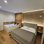 Jacuzzi Living Center 2 Apartment
