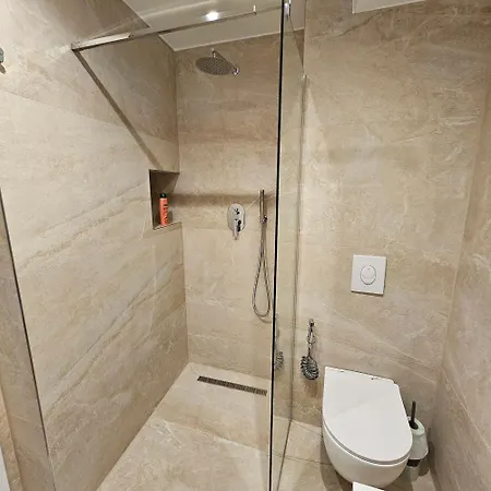 Jacuzzi Living Center 2 公寓 *