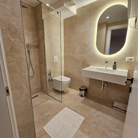 Center Piazza In Deluxe Apartmán *