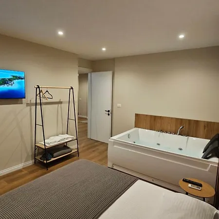 Jacuzzi Living Center 2 ティラナ