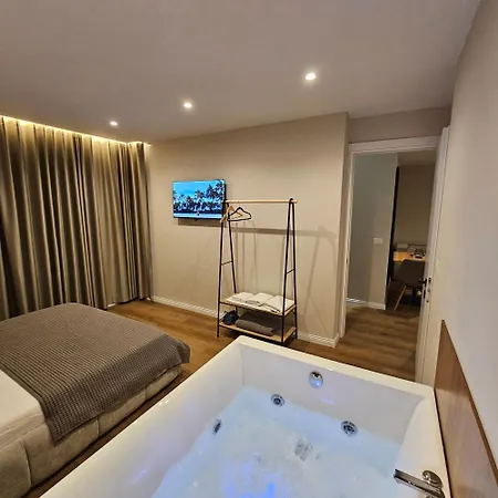 Jacuzzi Living Center 2 * 地拉那