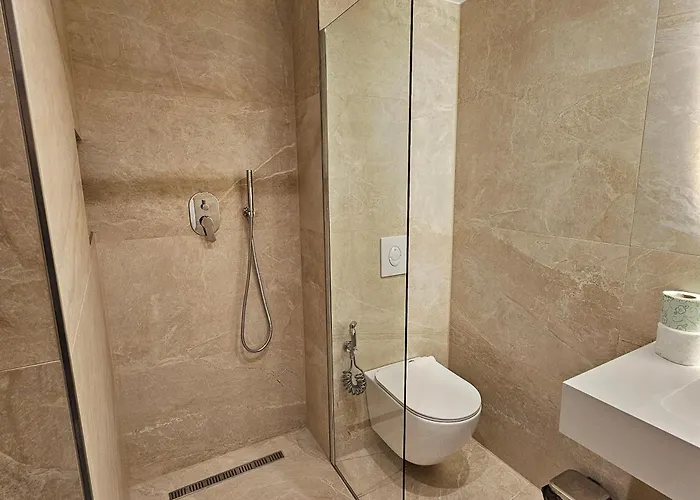 Jacuzzi Living Center 2