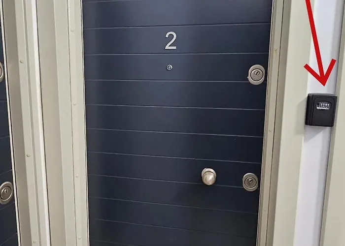 アパート Jacuzzi Living Center 2 ティラナ