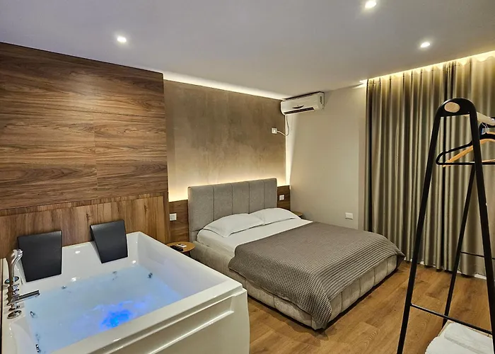 Jacuzzi Living Center 2 *
